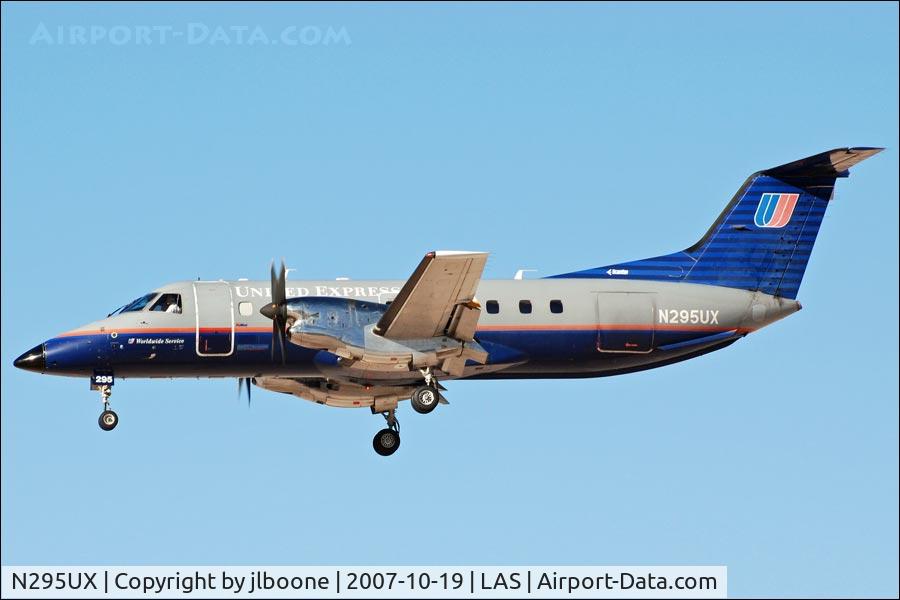 N295UX, 1995 Embraer EMB-120ER Brasilia C/N 120.295, N295UX landing at Las Vegas, NV