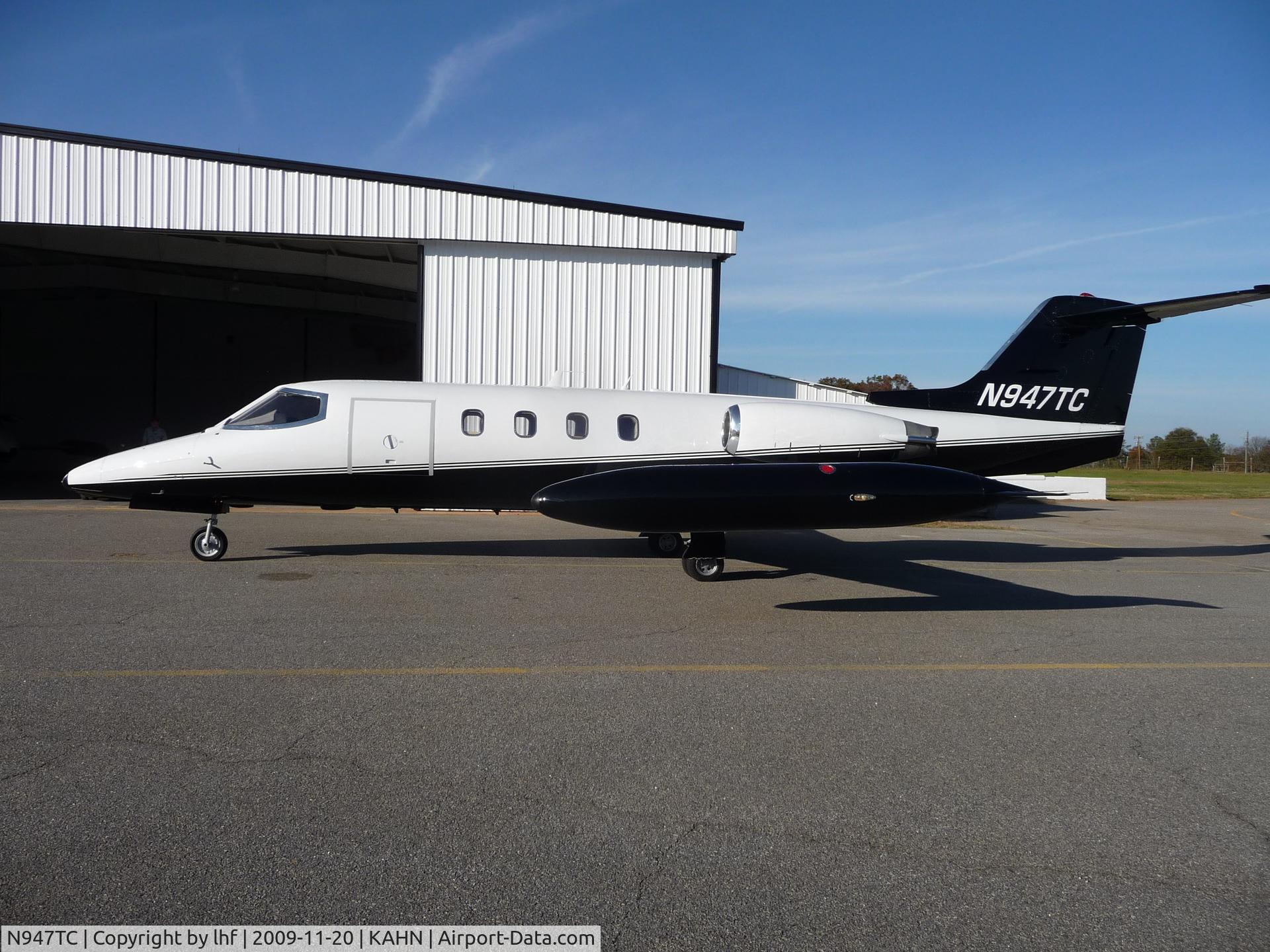 N947TC, 1977 Gates Learjet 25D C/N 233, New paint scheme