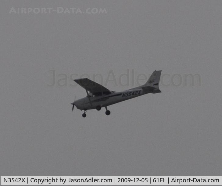 N3542X, 2001 Cessna 172S C/N 172S8907, This aircraft was heading N NW through downtown Tampa.