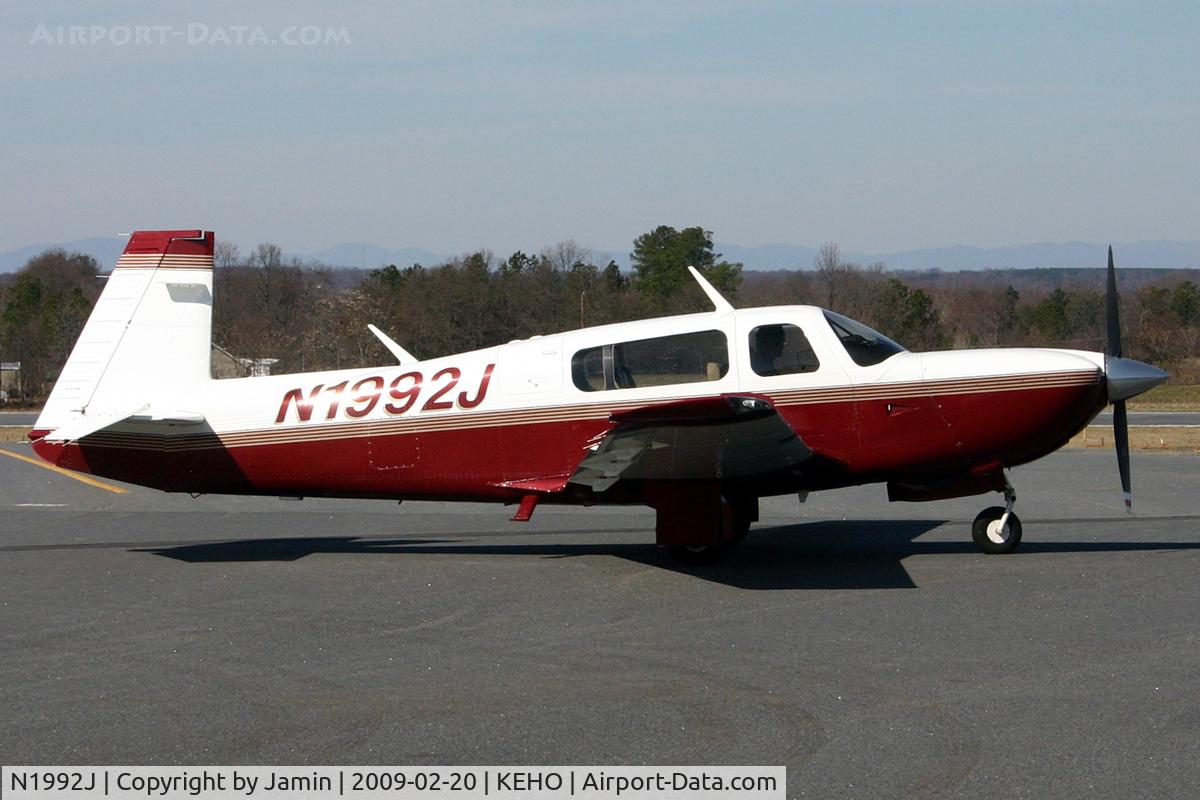 N1992J, 1999 Mooney M20S Eagle C/N 30-0042, Taxiing in for a quick turnaround.
