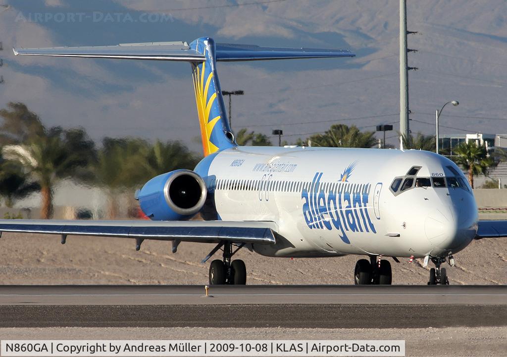 N860GA, 1989 McDonnell Douglas MD-83 (DC-9-83) C/N 49786, Line up on rwy for departure.