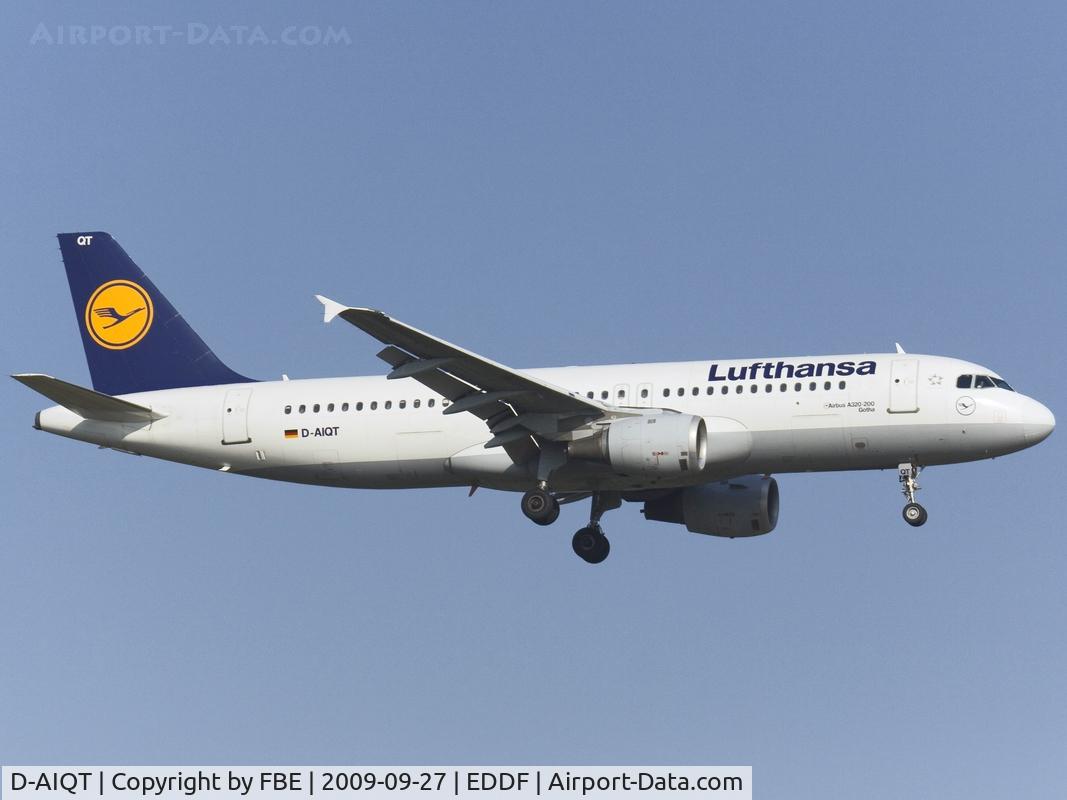 D-AIQT, 2000 Airbus A320-211 C/N 1337, short final RW07R
