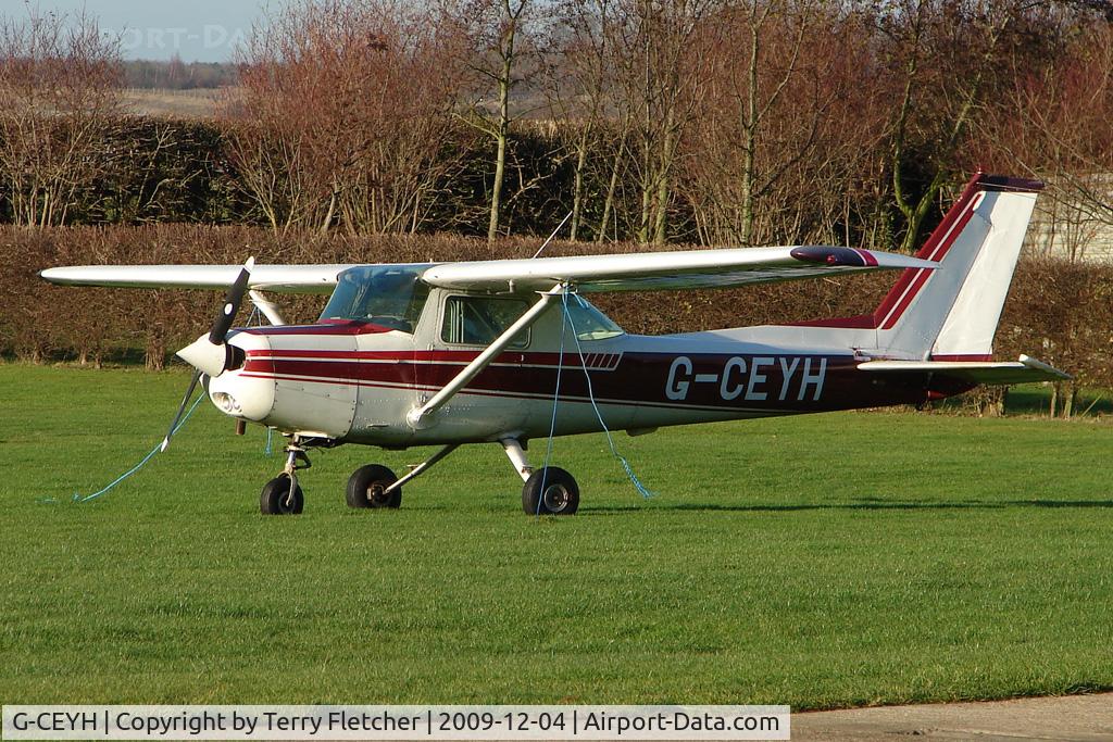 G-CEYH, 1978 Cessna 152 C/N 15282689, Cessna 152 at Meppershall