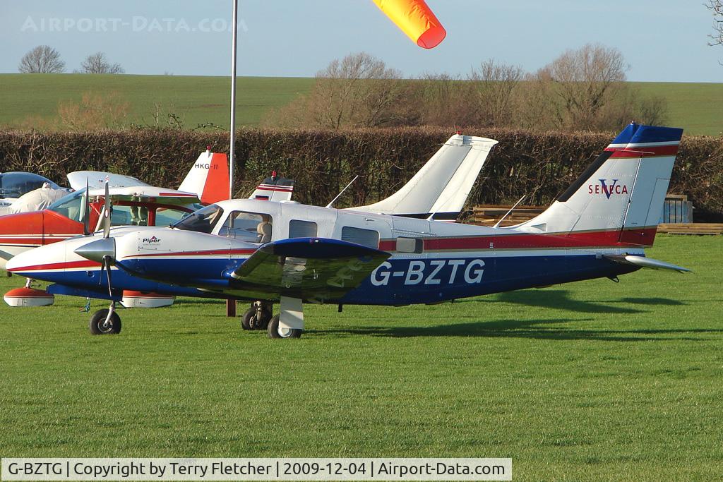 G-BZTG, 1999 Piper PA-34-220T Seneca IV C/N 34-49126, Piper at Meppershall