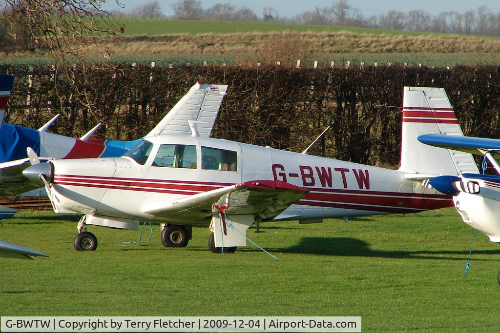 G-BWTW, 1975 Mooney M20C Ranger C/N 20-1188, Mooney M20C at Meppershall