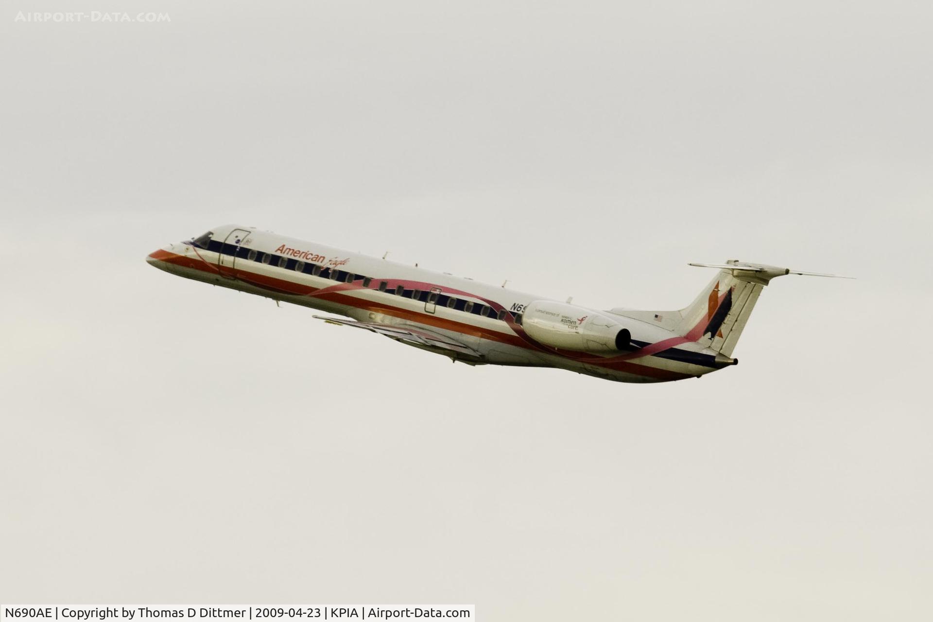 N690AE, 2004 Embraer ERJ-145LR (EMB-145LR) C/N 14500858, American Eagle (N690AE) airborne