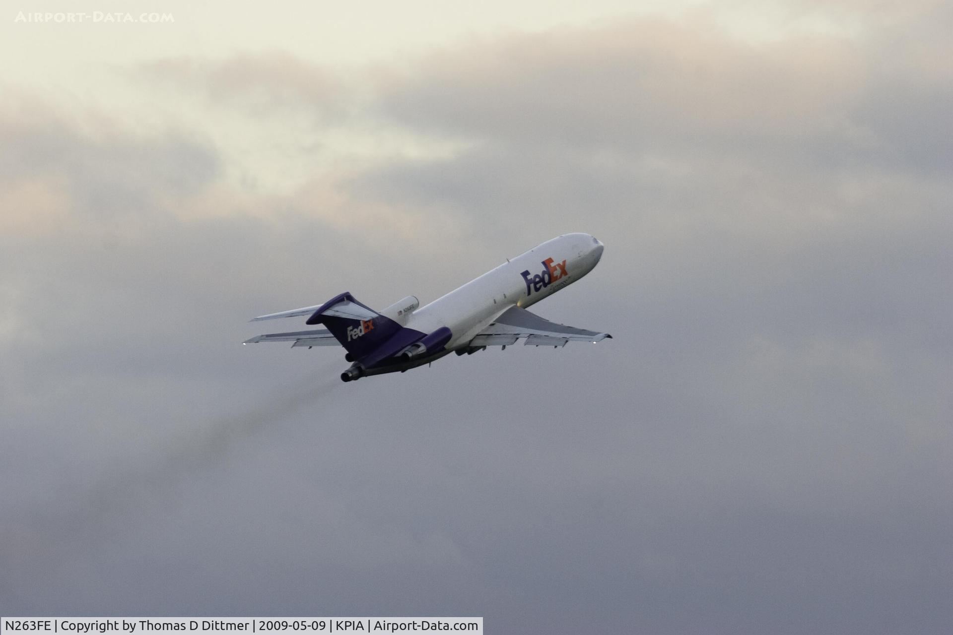 N263FE, 1979 Boeing 727-233F C/N 21625, Fedearal Express (N263FE) climbs into the sunrise