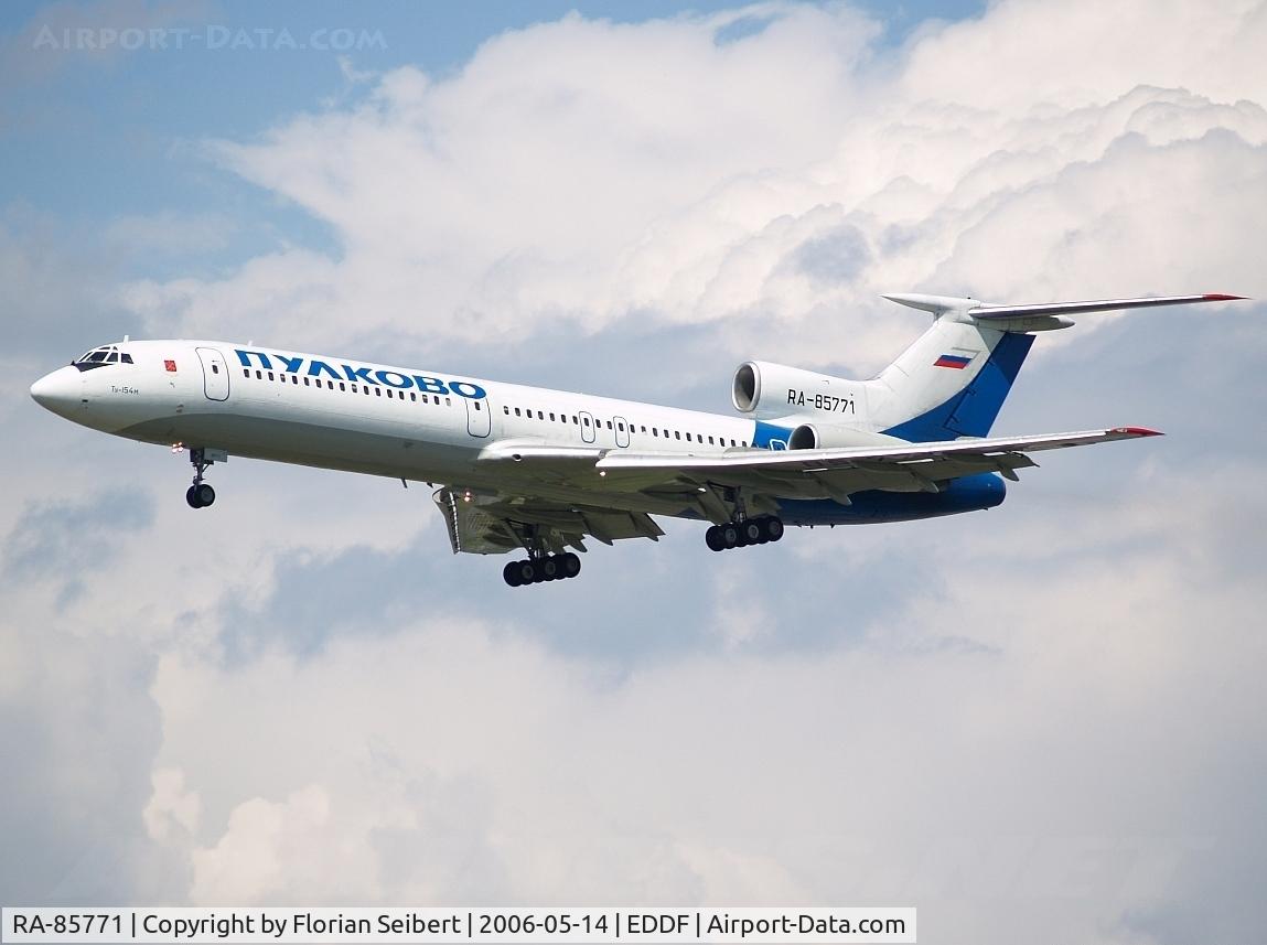 RA-85771, 1993 Tupolev Tu-154M C/N 93A953, Short final rwy 25L