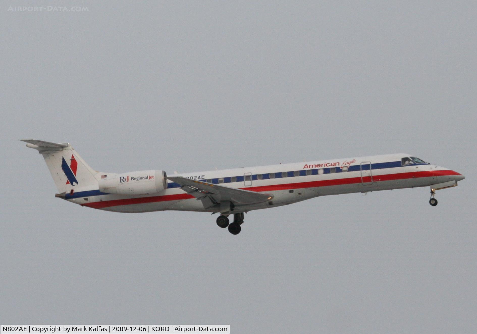 N802AE, 2001 Embraer ERJ-140LR (EMB-135KL) C/N 145471, American Eagle EMB-135KL, EGF4286 arriving from KCID on 14R.