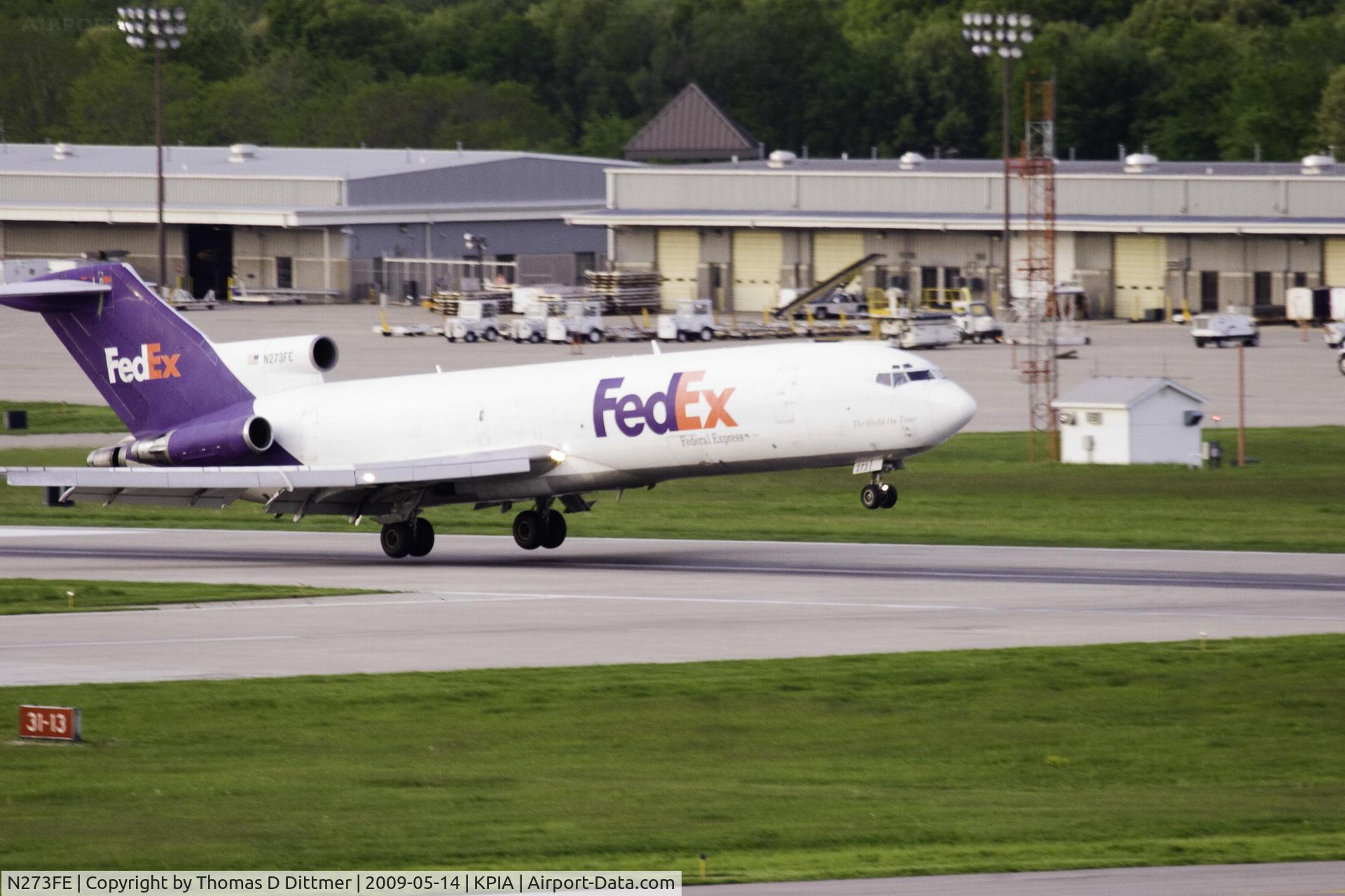 N273FE, 1980 Boeing 727-233F C/N 22038, Federal Express (N273FE) touches down