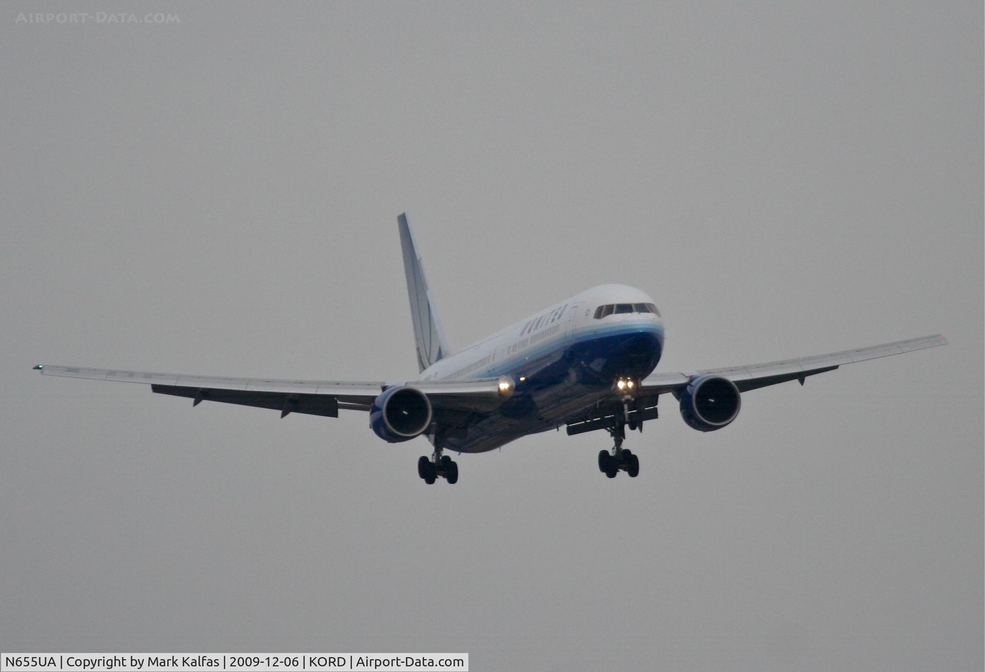 N655UA, 1992 Boeing 767-322/ER C/N 25393, United Airlines Boeing 767-322, UAL943 arriving from LFPG (Charles de Gaulle/Roissy) on 22R.