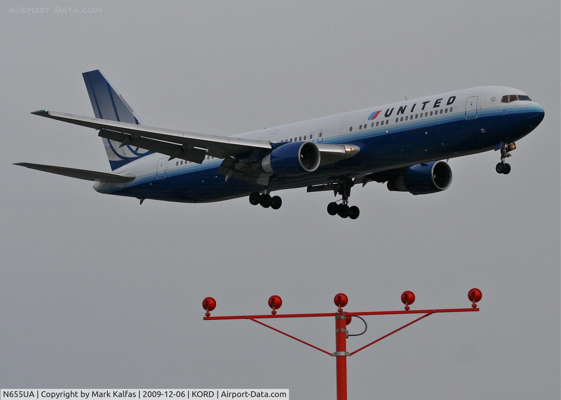 N655UA, 1992 Boeing 767-322/ER C/N 25393, United Airlines Boeing 767-322, UAL943 arriving from LFPG (Charles de Gaulle/Roissy) on 22R.