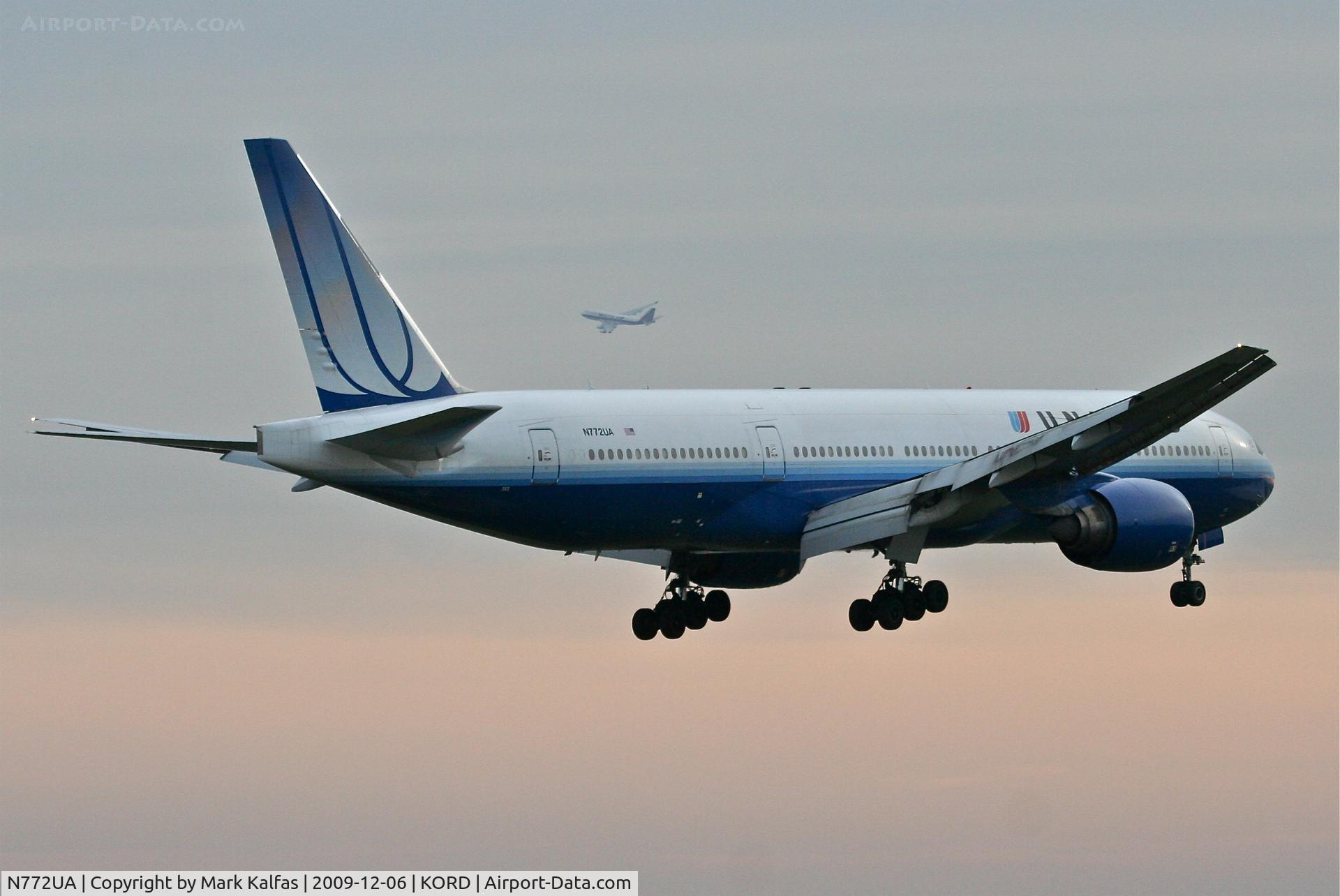 N772UA, 1995 Boeing 777-222 C/N 26930, United Airlines Boeing 777-222 UAL907 arriving from EDDM (Munich Int'l) on 22R- Kalitta Air 744, CKS823 departing 32R for KEWR in background.