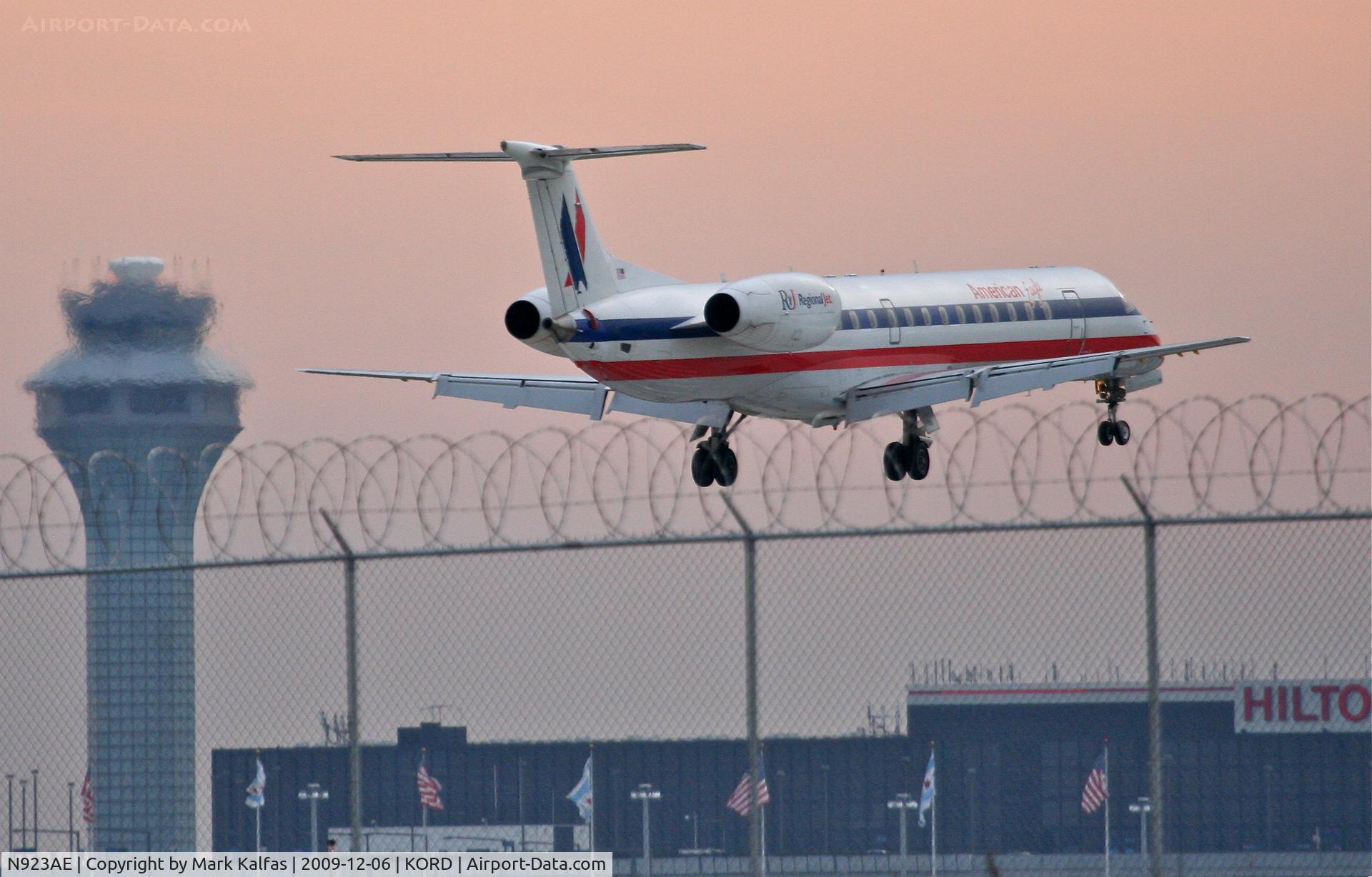 N923AE, 2005 Embraer ERJ-145LR (EMB-145LR) C/N 14500907, American Eagle EMB-145LR, EGF4080 arriving from KSDF on 22R.