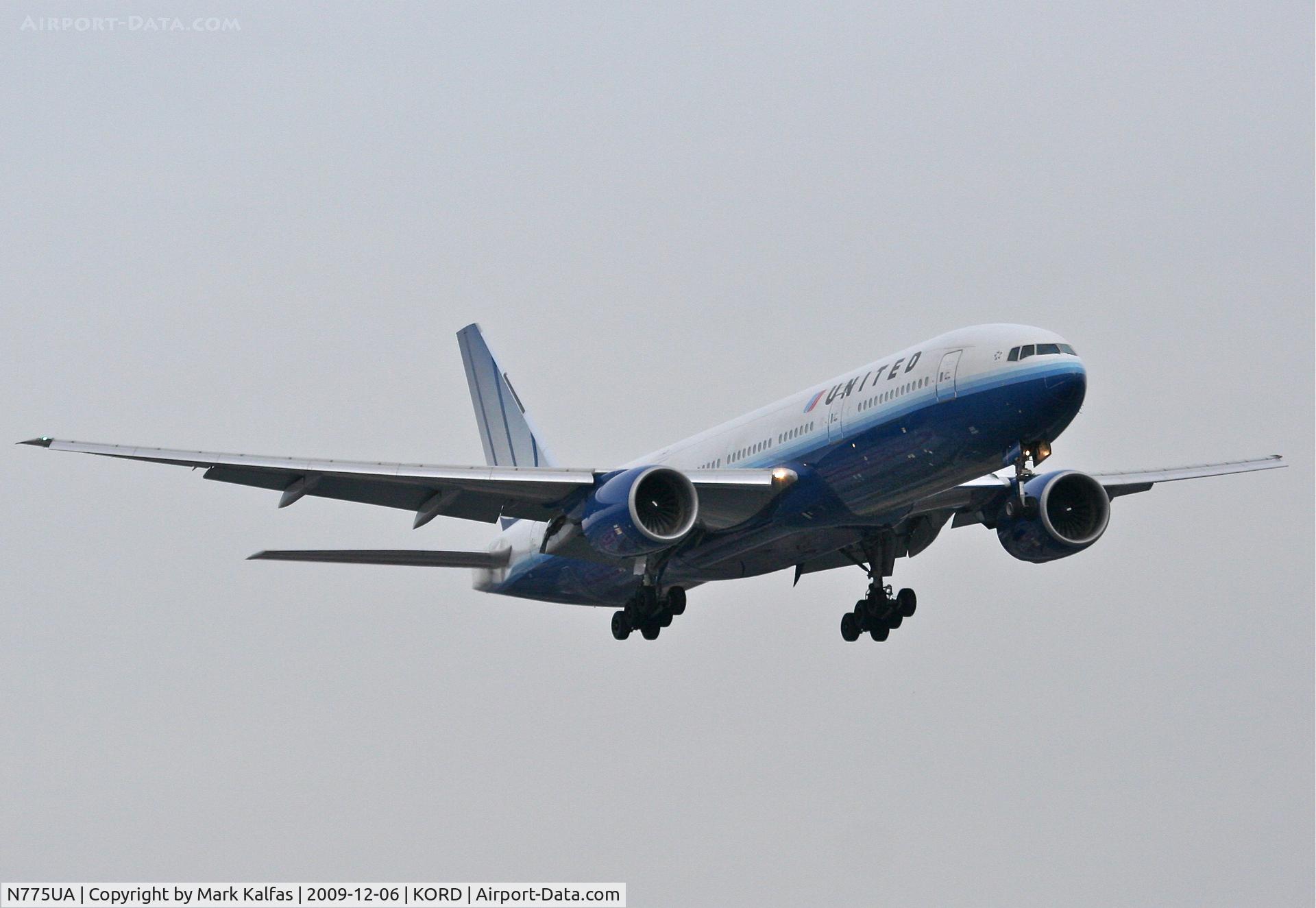 N775UA, 1995 Boeing 777-222 C/N 26947, United Airlines Boeing 777-222 UAL941 arriving from EDDF (Frankfurt Int'l) on 22R.
