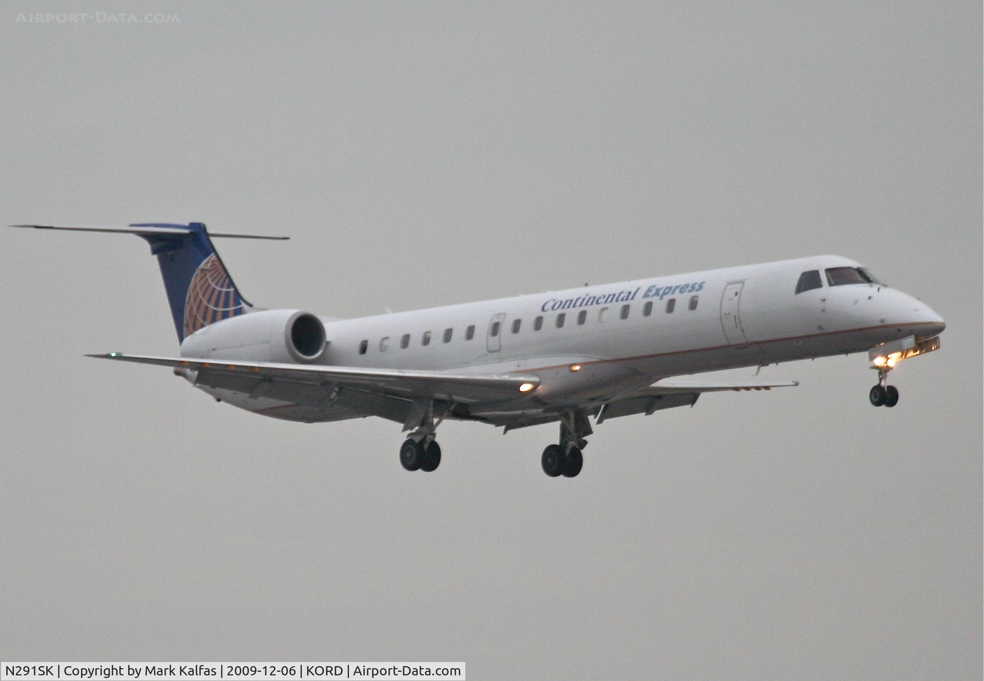 N291SK, 2001 Embraer EMB-145LR C/N 145486, Chautauqua Airlines EMB-145LR, CHQ5825 arriving from KCLE on 27L.