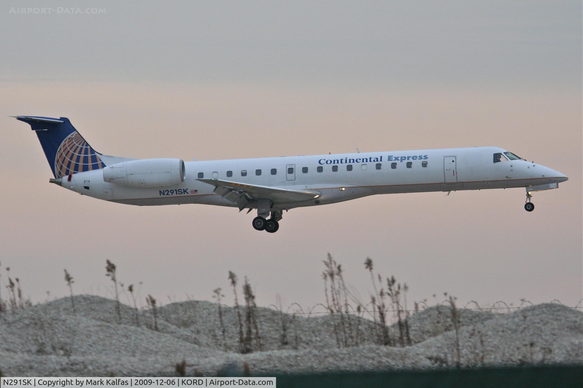 N291SK, 2001 Embraer EMB-145LR C/N 145486, Chautauqua Airlines EMB-145LR, CHQ5825 arriving from KCLE on 27L.