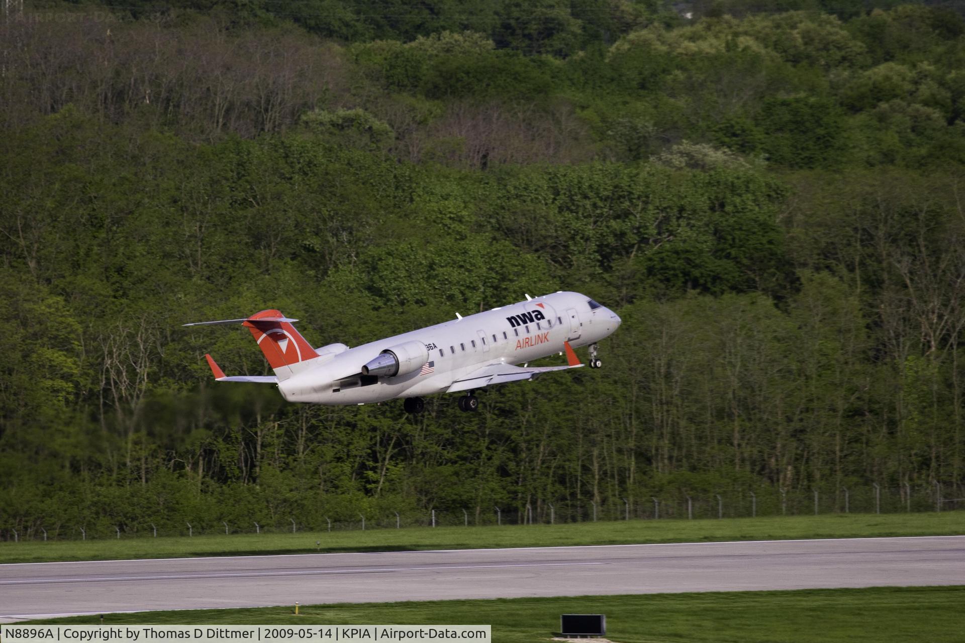 N8896A, 2004 Bombardier CRJ-200LR (CL-600-2B19) C/N 7896, Northwest Airlink (N8896A) airborne