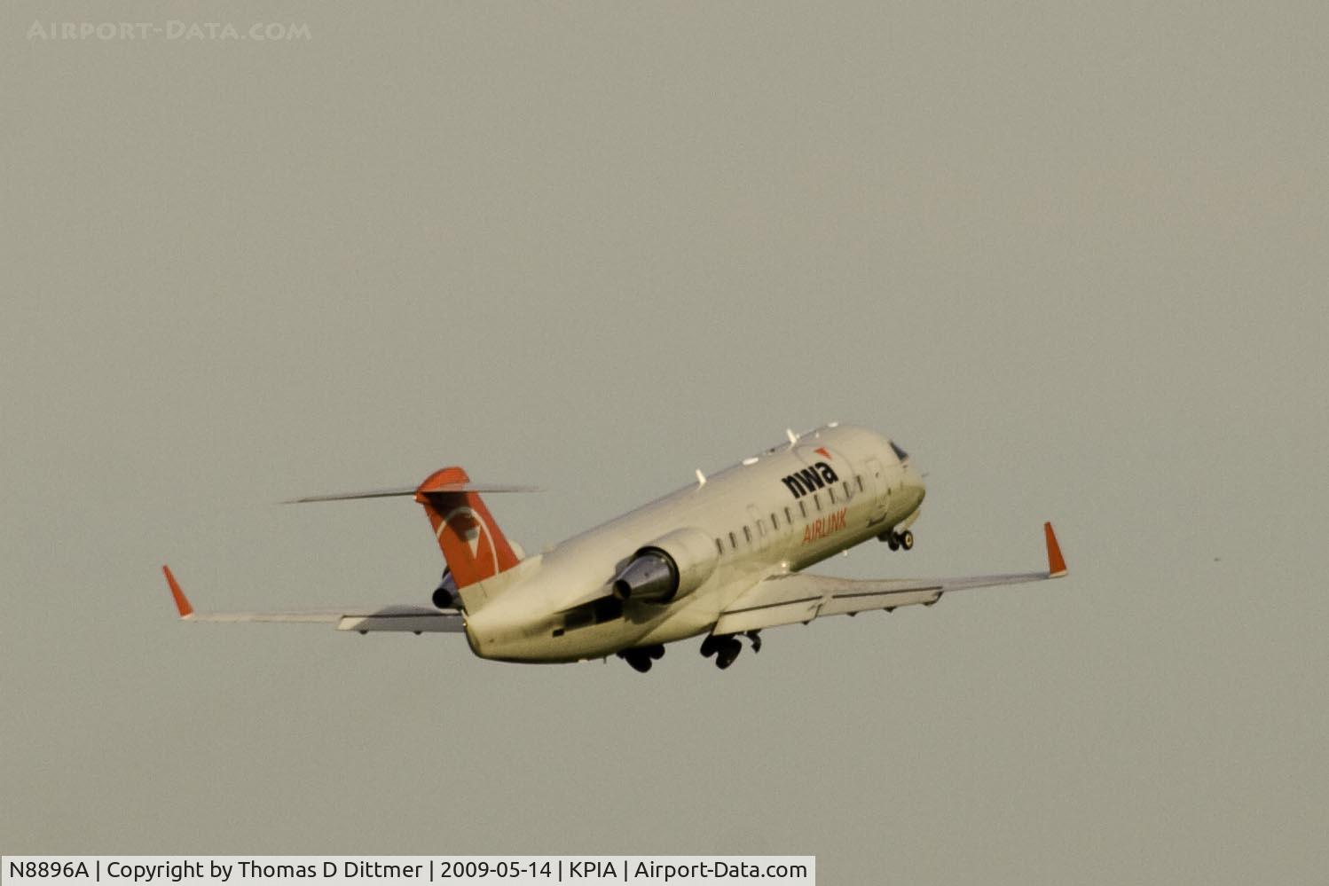 N8896A, 2004 Bombardier CRJ-200LR (CL-600-2B19) C/N 7896, Northwest Airlink (N8896A) climbs to destination
