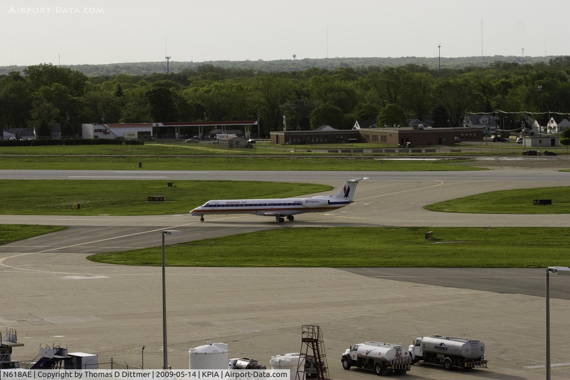 N618AE, 1998 Embraer ERJ-145LR (EMB-145LR) C/N 145097, American Eagle (N618AE) taxies for departure