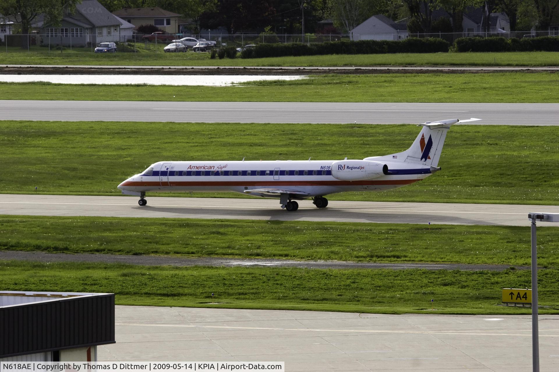 N618AE, 1998 Embraer ERJ-145LR (EMB-145LR) C/N 145097, American Eagle (N618AE) closer view as aircraft taxies for departure