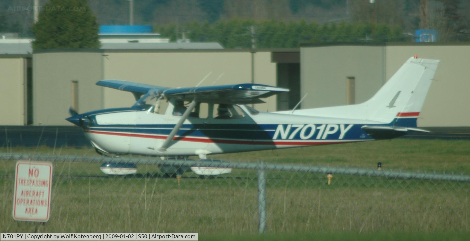 N701PY, 1978 Cessna 172N C/N 17270811, rolling toward the active
