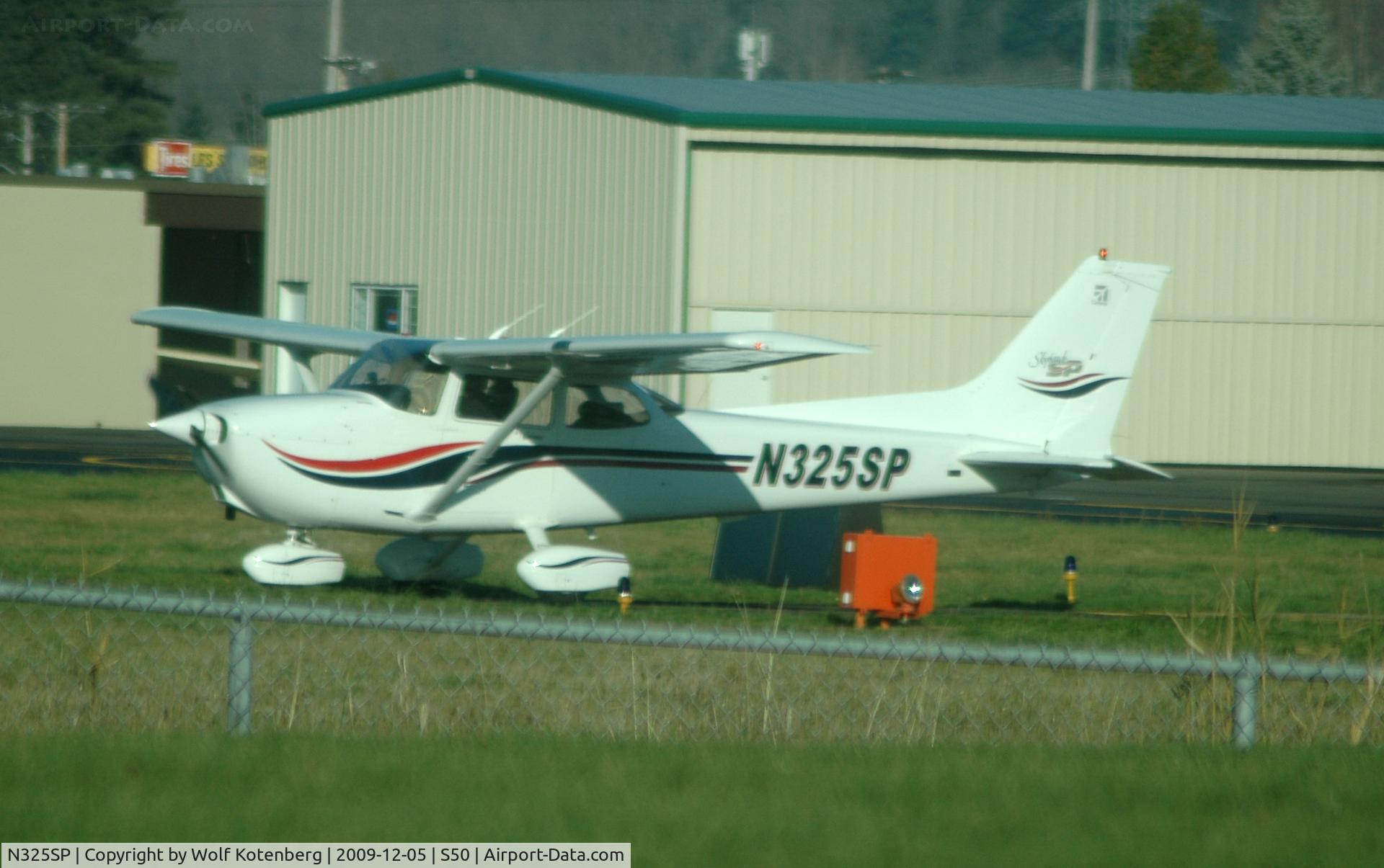 N325SP, 1999 Cessna 172S C/N 172S8251, approaching the active