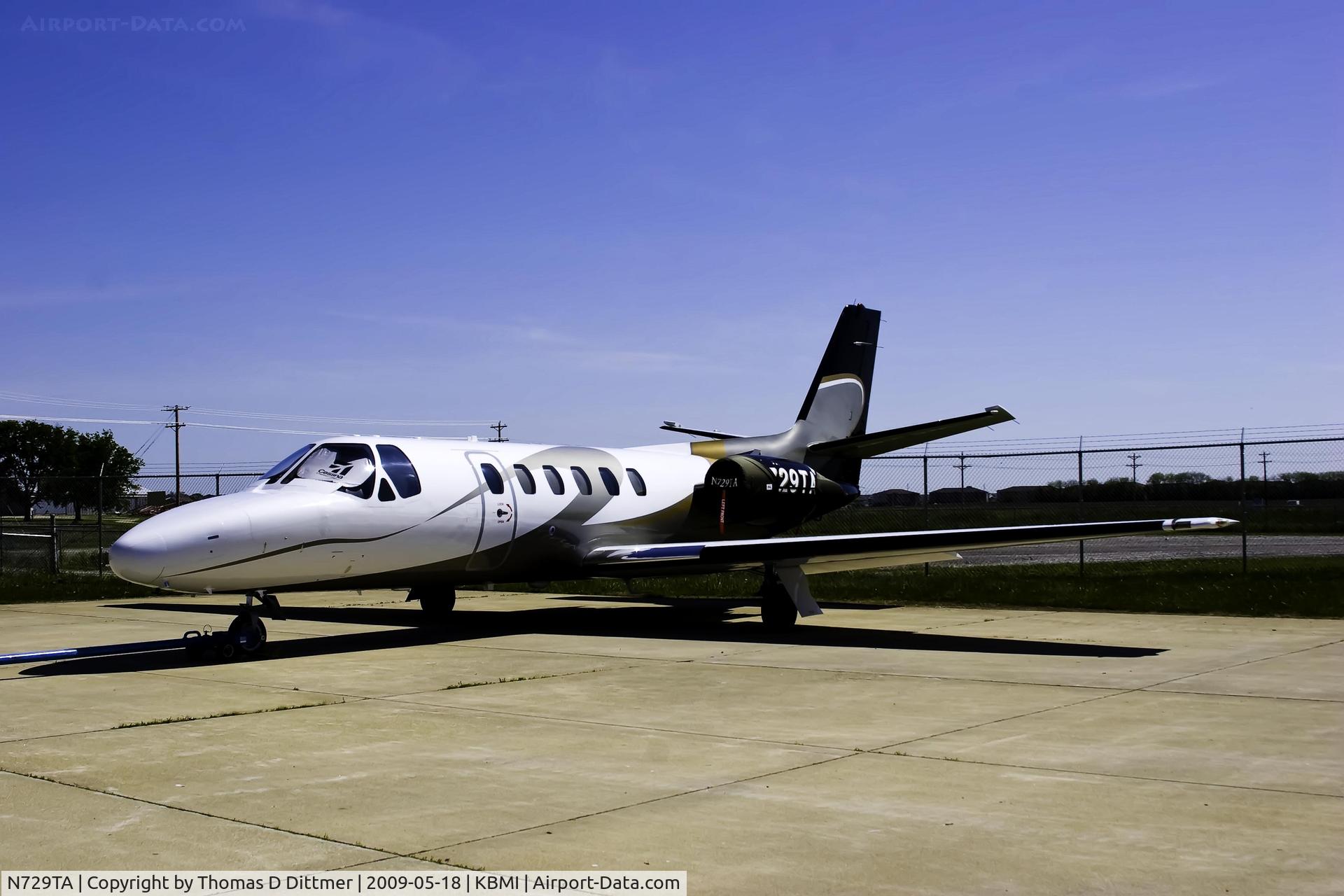N729TA, 1983 Cessna 550 Citation II C/N 550-0483, N729TA soaking up the sun