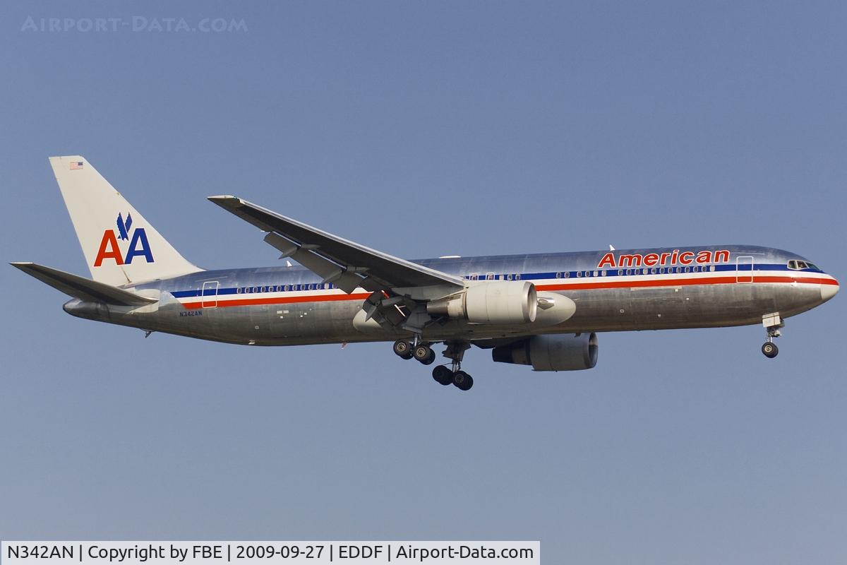 N342AN, 2002 Boeing 767-323ER C/N 33081, short final RW07L