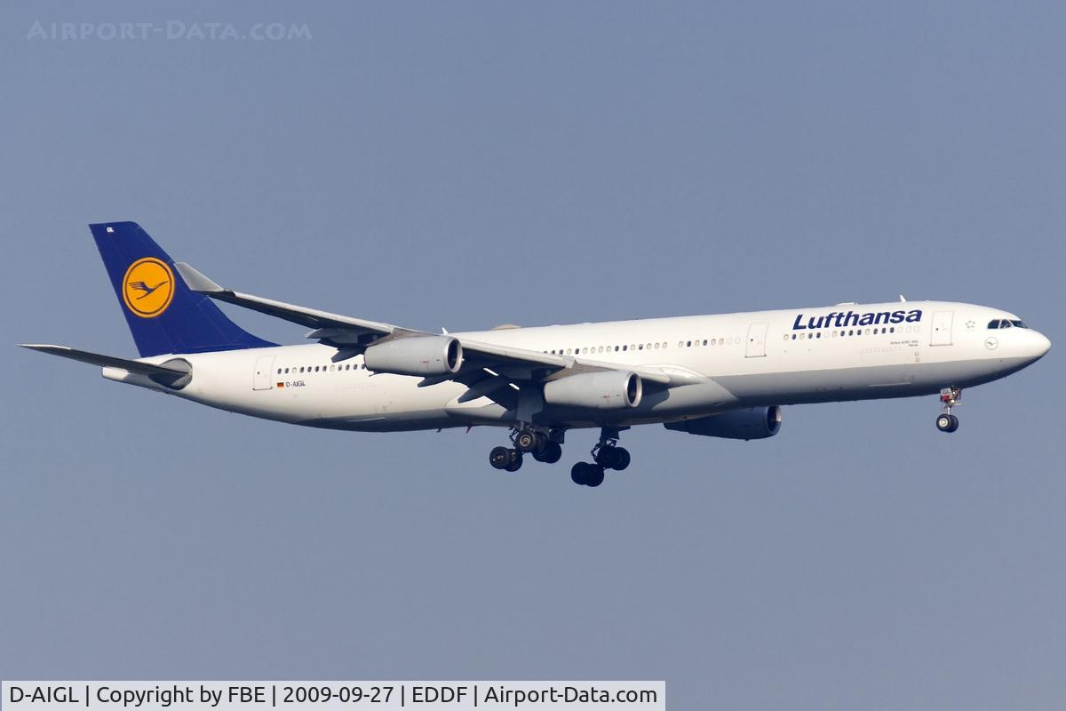 D-AIGL, 1996 Airbus A340-313 C/N 135, short final RW07R