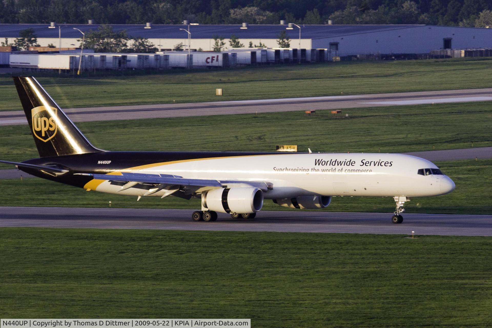 N440UP, 1994 Boeing 757-24APF C/N 25471, UPS (N440UP) landing roll