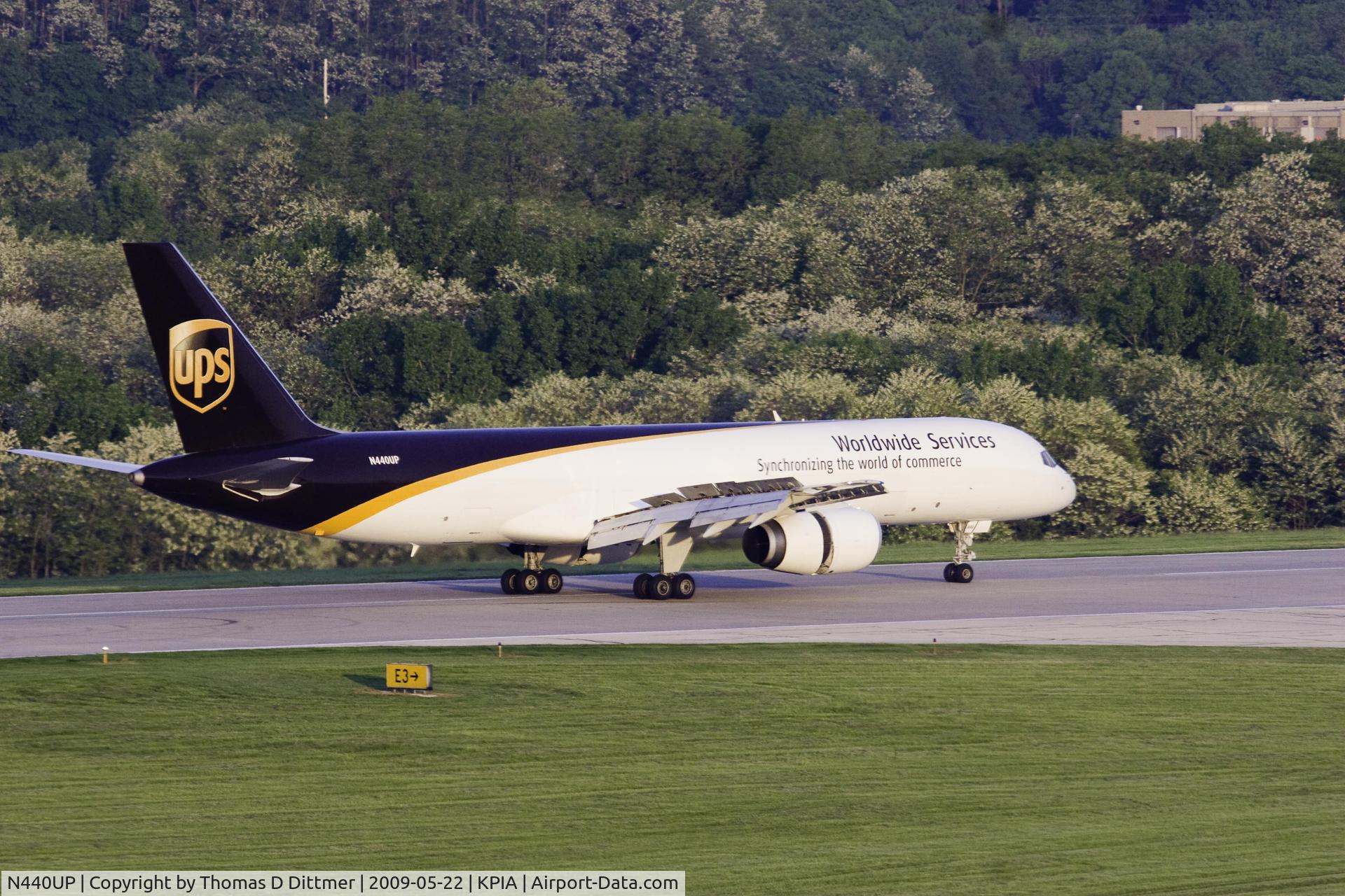 N440UP, 1994 Boeing 757-24APF C/N 25471, UPS (N440UP) slows to exit the runway
