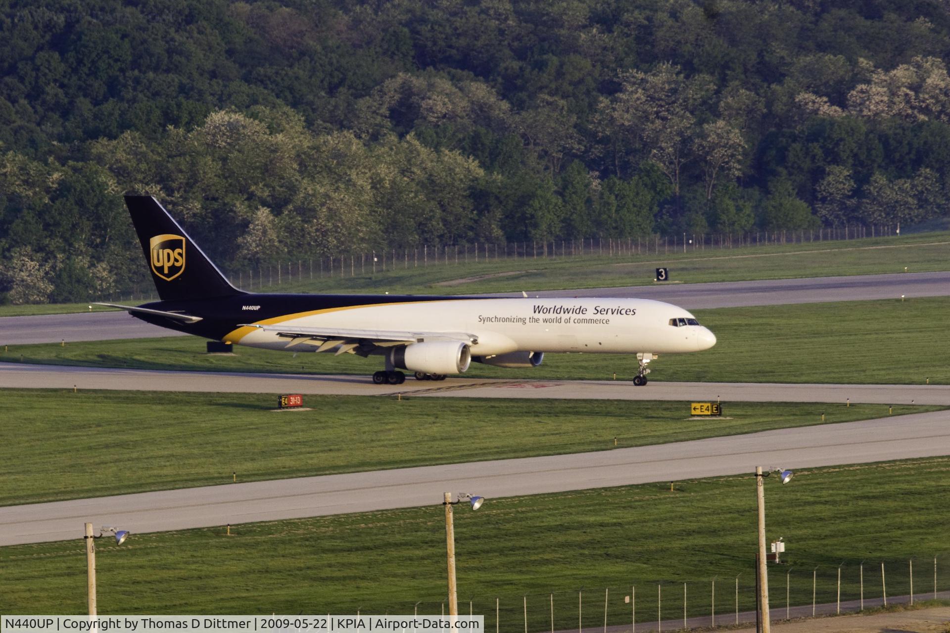 N440UP, 1994 Boeing 757-24APF C/N 25471, UPS (N440UP) exiting the runway