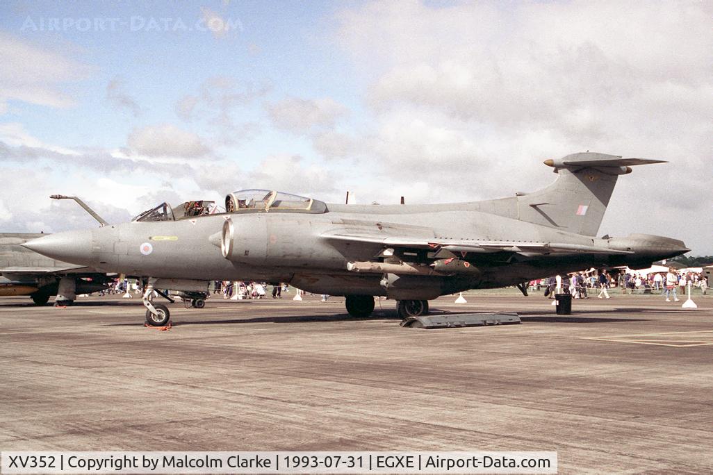 XV352, 1967 Hawker Siddeley Buccaneer S.2B C/N B3-02-67, Hawker Siddeley Buccaneer S2B. From RAF No 208 Sqn Lossiemouth and seen at RAF Leeming Air Fair in 1993.