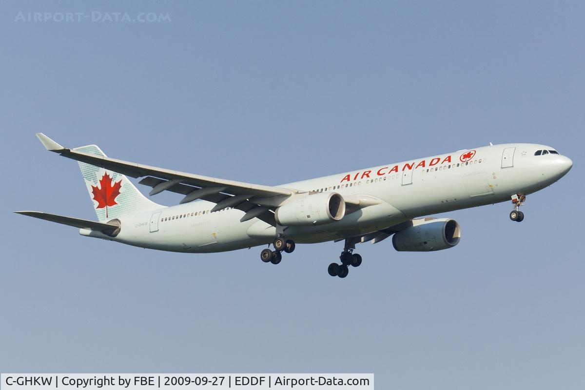 C-GHKW, 2001 Airbus A330-343 C/N 0408, short final RW07R