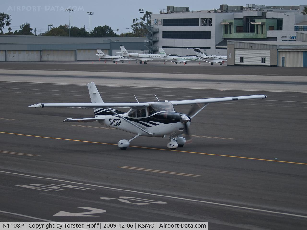 N1108P, 2006 Cessna T182T Turbo Skylane C/N T18208639, N1108P taxiing