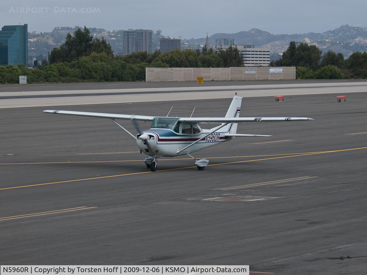 N5960R, 1965 Cessna 172G C/N 17253629, N5960R taxiing
