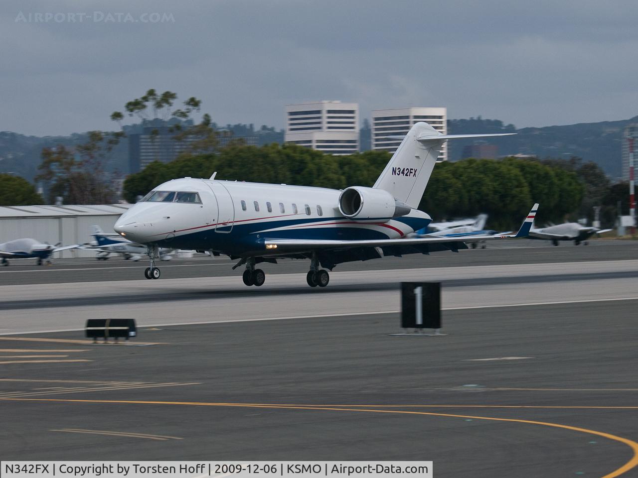N342FX, 2008 Bombardier Challenger 605 (CL-600-2B16) C/N 5752, N342FX arriving on RWY 21