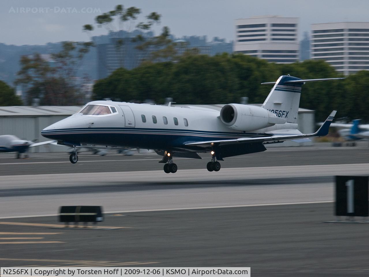 N256FX, Learjet 60 C/N 257, N256FX arriving on RWY 21