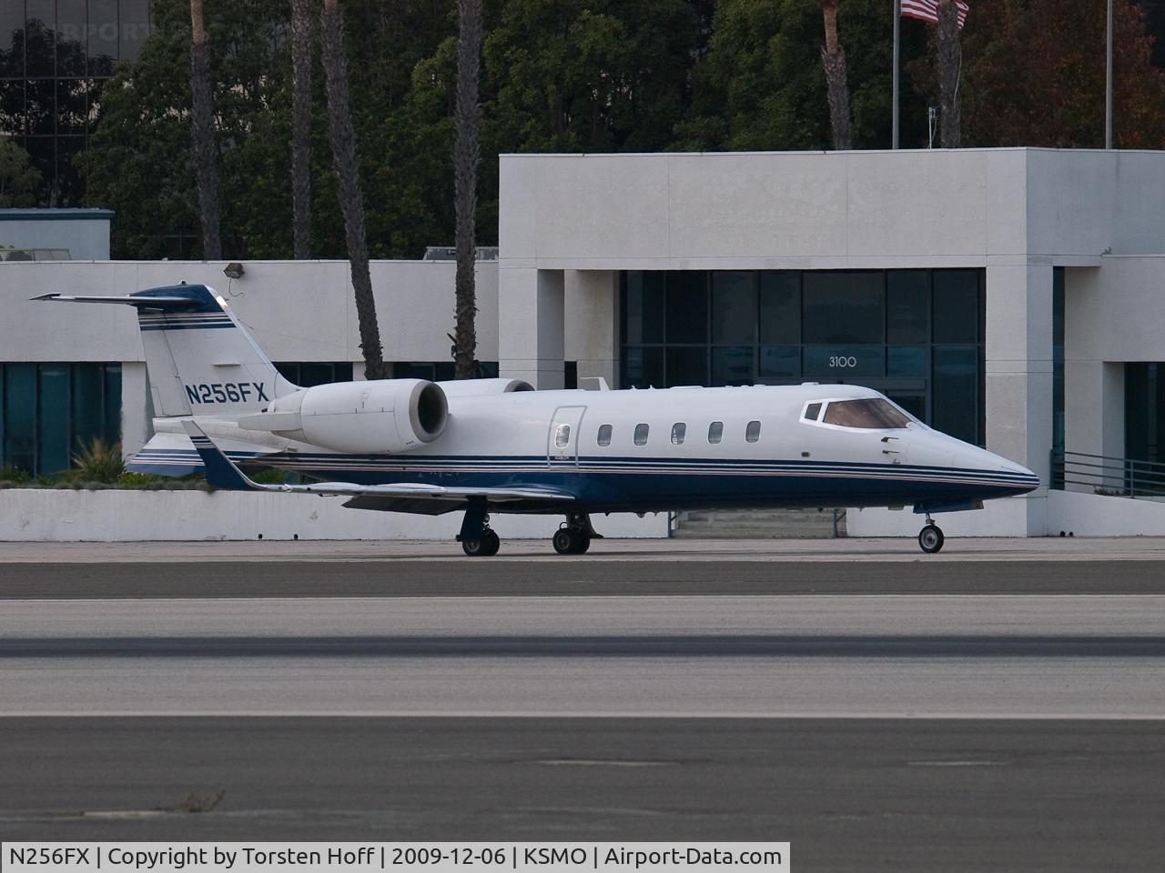 N256FX, Learjet 60 C/N 257, N256FX taxiing