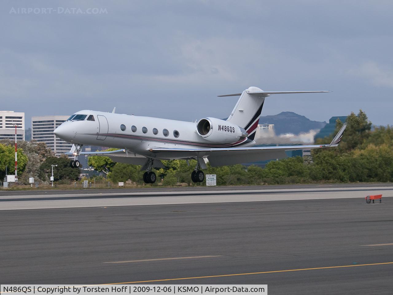 N486QS, 1999 Gulfstream Aerospace G-IV C/N 1386, N486QS arriving on RWY 03
