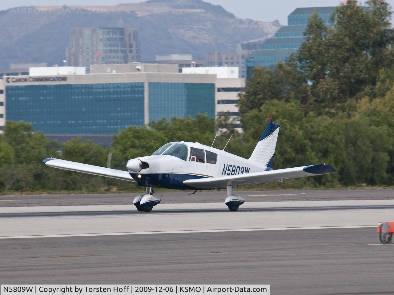 N5809W, 1964 Piper PA-28-180 C/N 28-1926, N5809W departing from RWY 21
