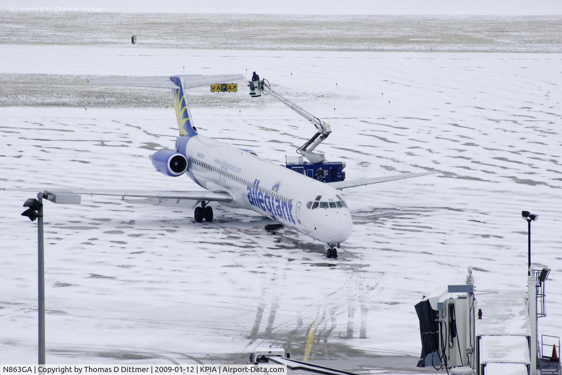 N863GA, 1989 McDonnell Douglas MD-83 (DC-9-83) C/N 49911, Allegiant Airways (N863GA) de-icing prior to departure