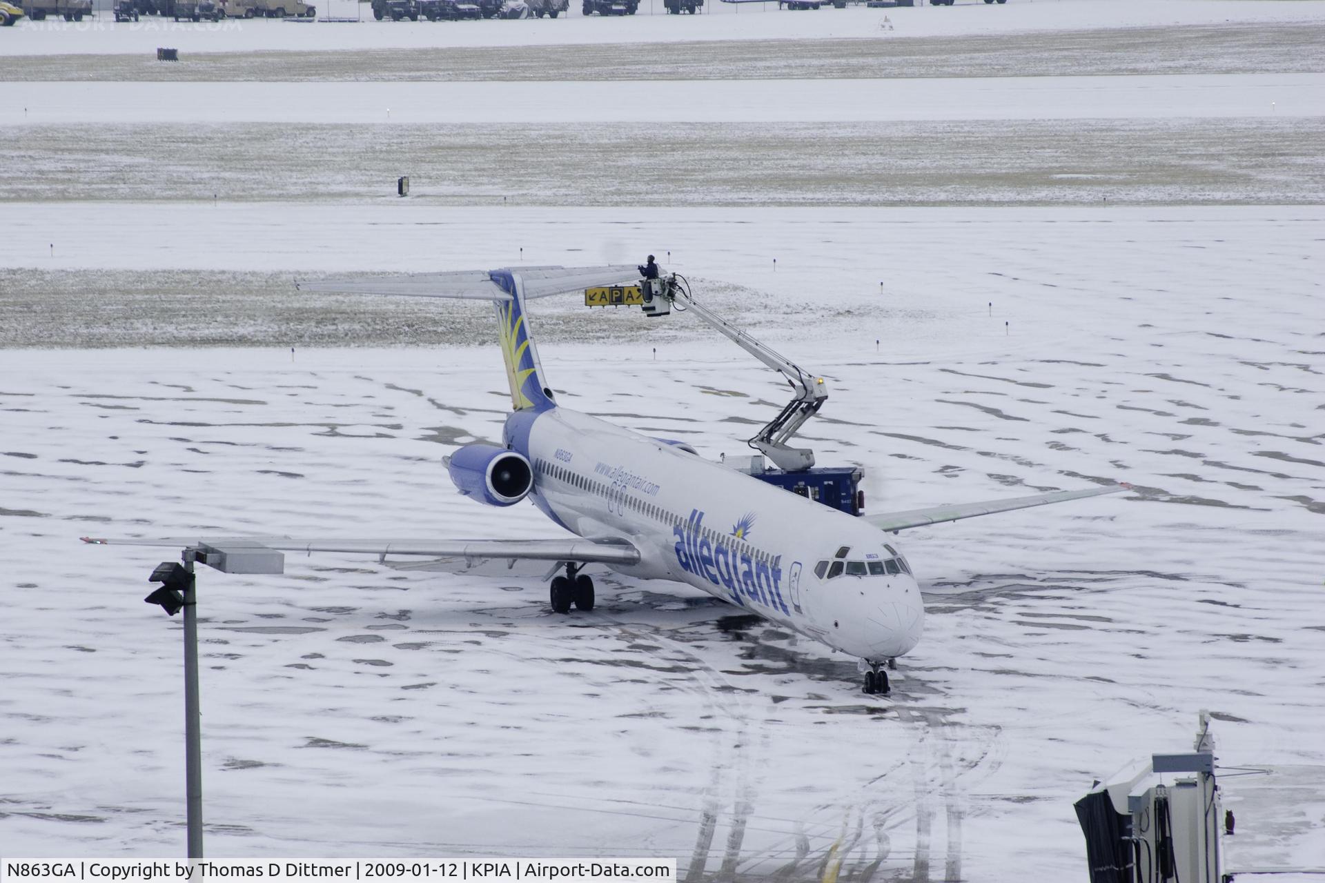 N863GA, 1989 McDonnell Douglas MD-83 (DC-9-83) C/N 49911, Allegiant Airways (N863GA) de-icing prior to departure