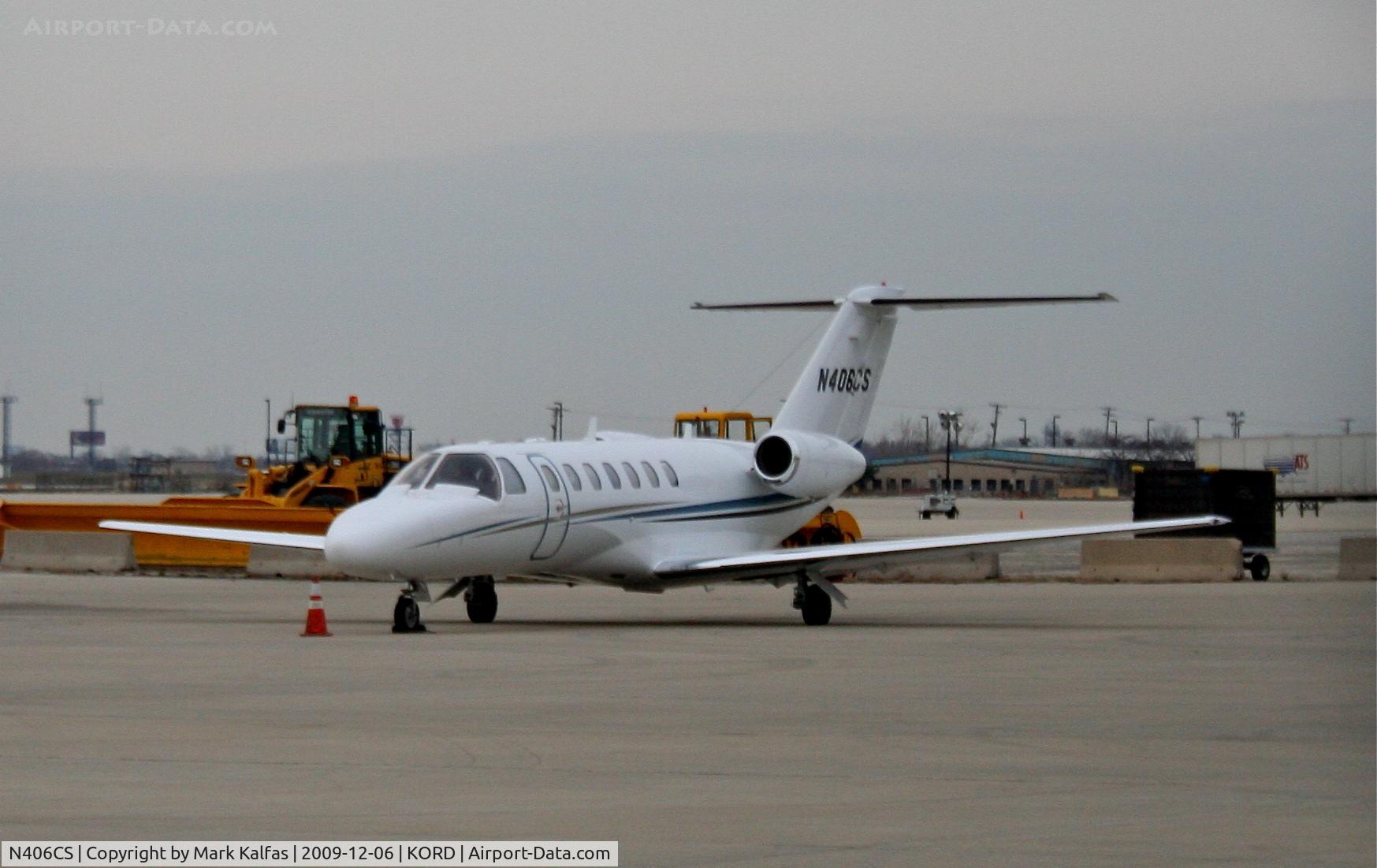 N406CS, 2005 Cessna 525B CitationJet CJ3 C/N 525B0043, FLYING SOLO LLC Cessna 525B at the Signature ramp on a short stop over from KCID on its way up to CYYZ.