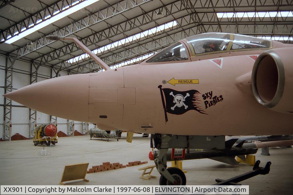XX901, 1977 Hawker Siddeley Buccaneer S.2B C/N B3-06-75, Hawker Siddeley Buccaneer S2B. In its temporary desert camoflage scheme for the 1st Gulf War. At the Yorkshire Air Museum, Elvington in 1997.