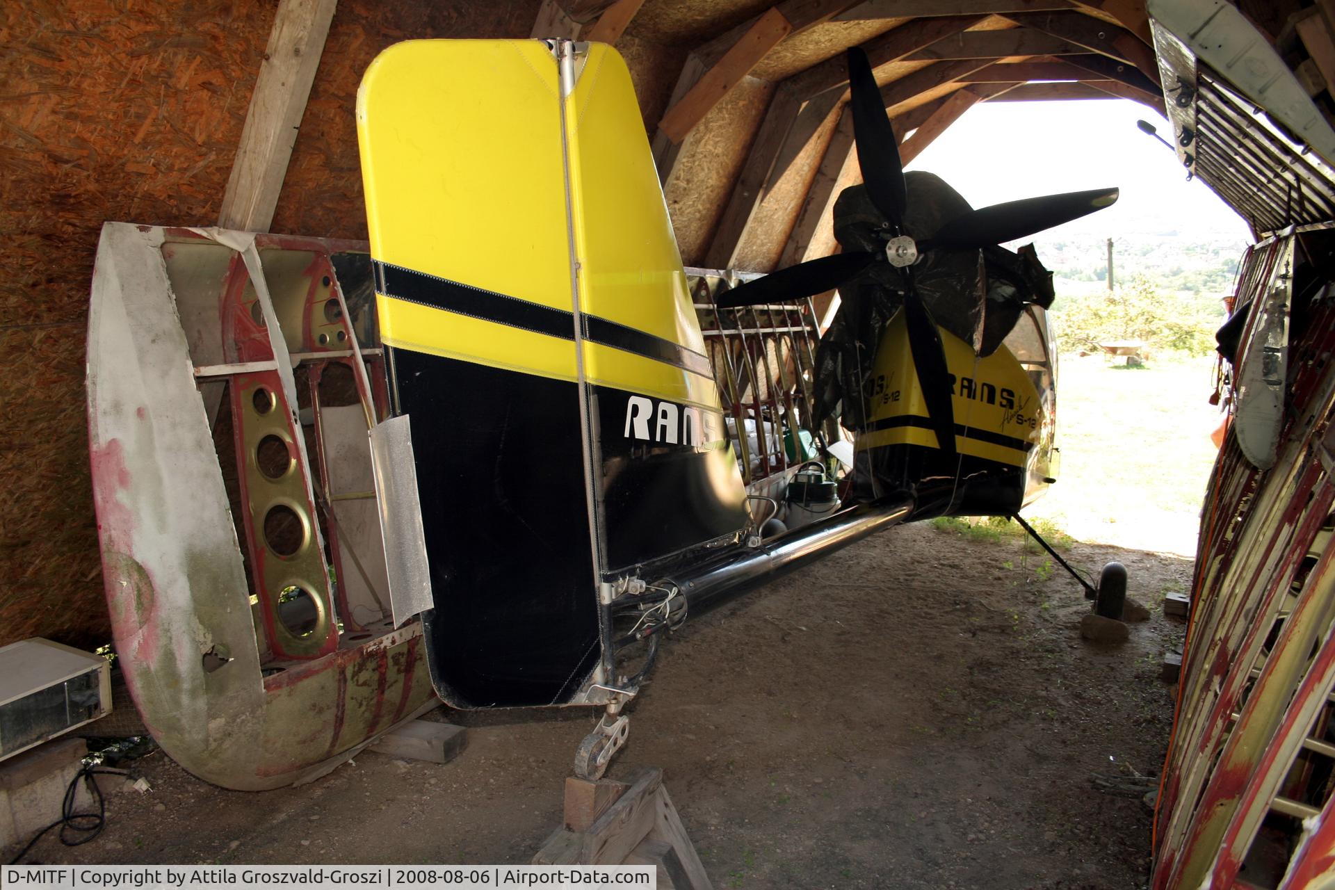 D-MITF, 2001 Rans S-12 Airaile C/N 0192168, Szentendre, on the yard of a private house.