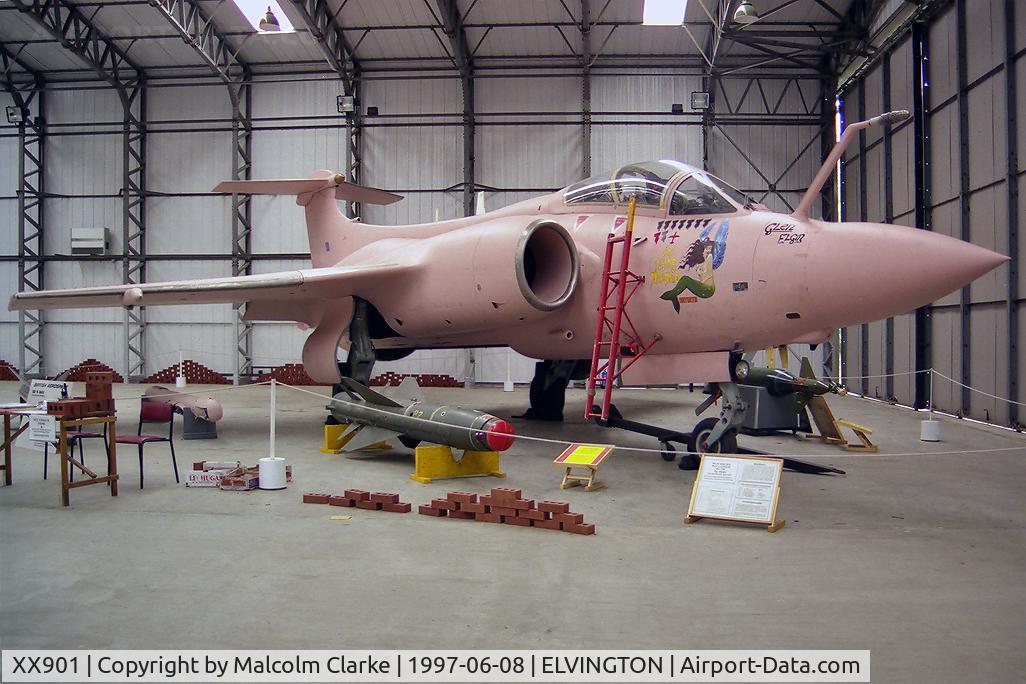 XX901, 1977 Hawker Siddeley Buccaneer S.2B C/N B3-06-75, Hawker Siddeley Buccaneer S2B In its temporary desert camoflage scheme for the 1st Gulf War. At the Yorkshire Air Museum, Elvington in 1991.