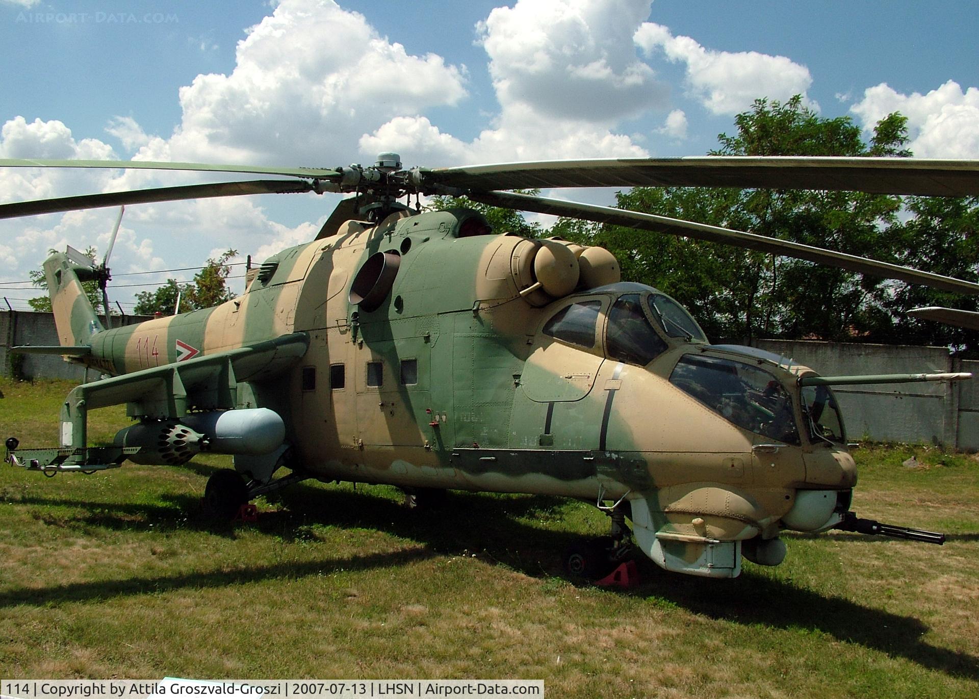 114, 1980 Mil Mi-24D Hind D C/N K20114, Szolnok-Szandaszölös airplane museum.