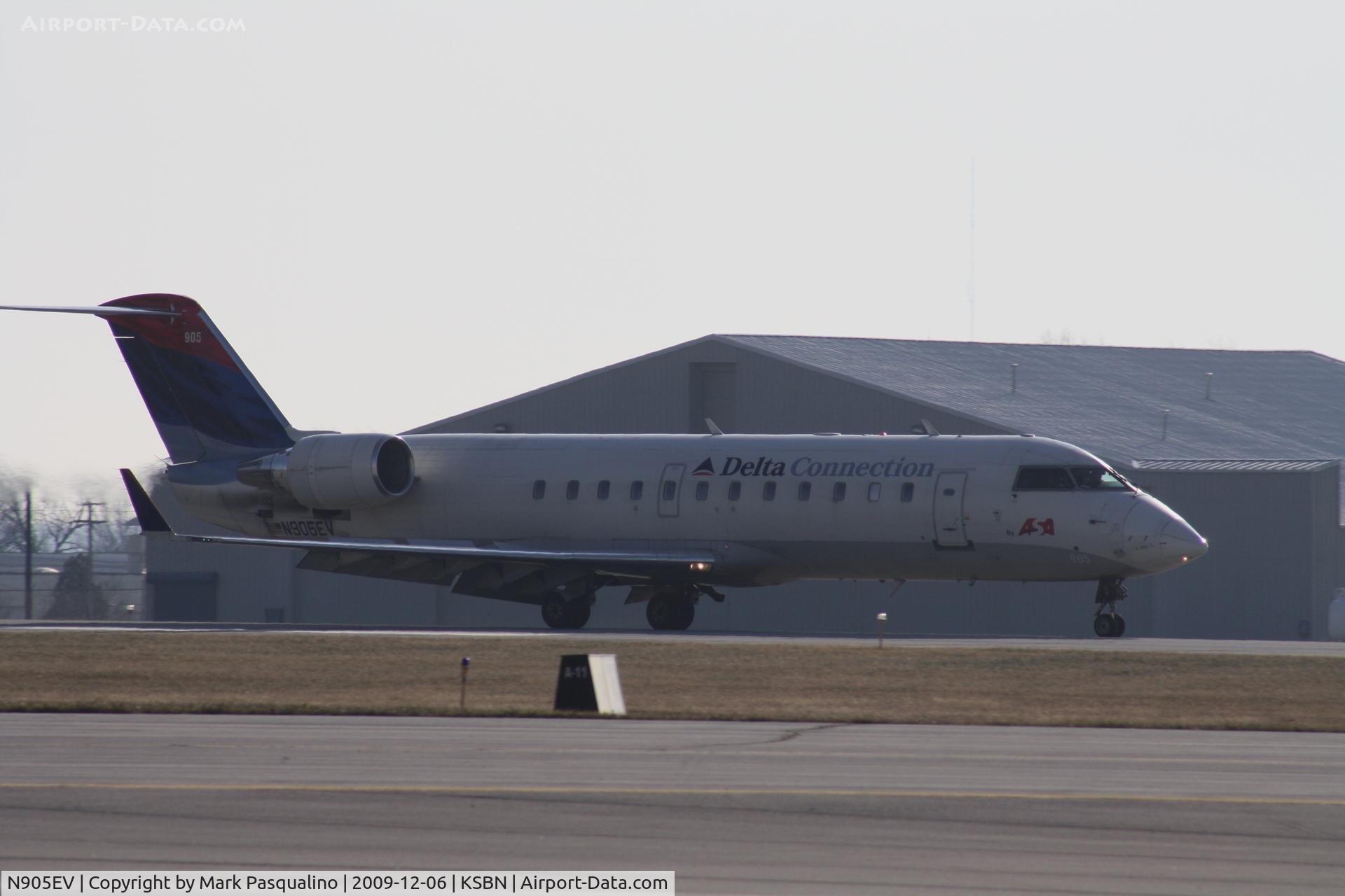 N905EV, 2002 Bombardier CRJ-200ER (CL-600-2B19) C/N 7632, CL-600-2B19